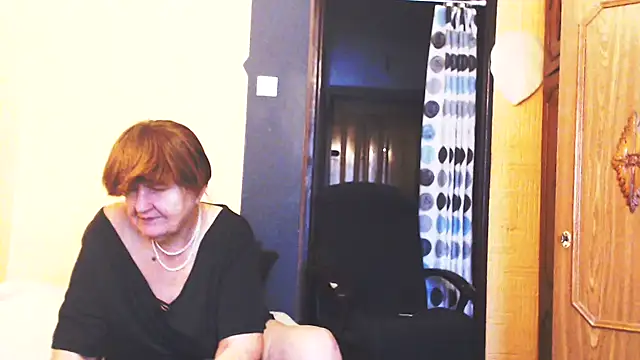 Snapshot of MioritaHard chatting on October 7, 10:01 am MioritaHard online show from October 7, 10:01 am