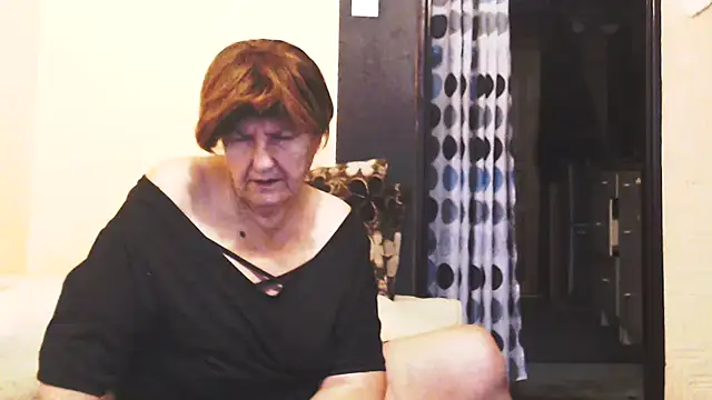 Snapshot of MioritaHard chatting on October 14, 10:16 am MioritaHard online show from October 14, 10:16 am