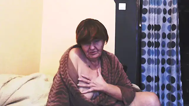 Snapshot of MioritaHard chatting on October 17, 10:18 am MioritaHard online show from October 17, 10:18 am