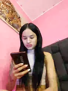 Snapshot of secretgreisy_ chatting on December 9, 7:39 am secretgreisy online show from December 9, 7:39 am