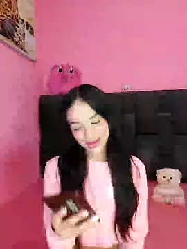 Snapshot of secretgreisy_ chatting on December 13, 2:32 am secretgreisy online show from December 13, 2:32 am