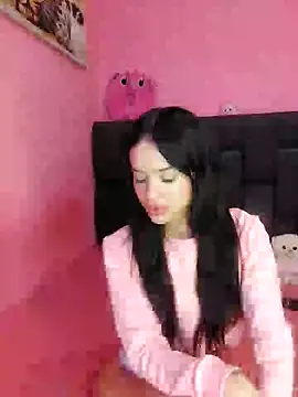 Snapshot of secretgreisy_ chatting on December 13, 5:38 am secretgreisy online show from December 13, 5:38 am