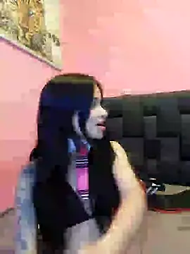 Snapshot of secretgreisy_ chatting on December 16, 6:43 am secretgreisy online show from December 16, 6:43 am