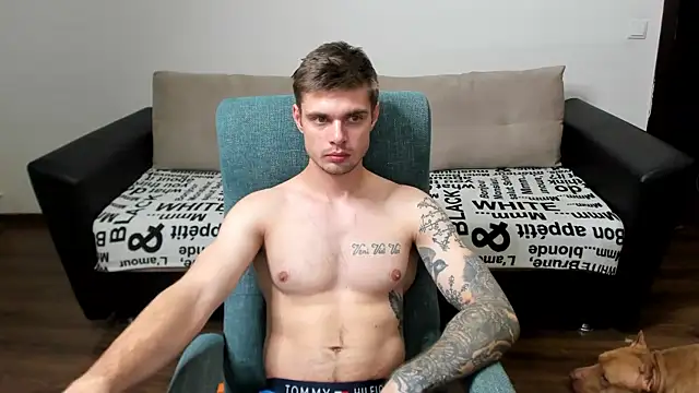 maks wolfis online show from December 14, 9:45 pm