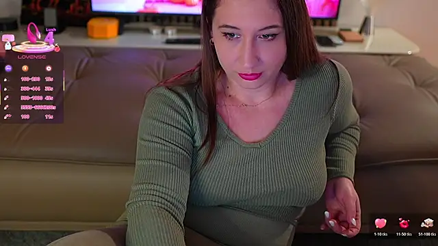 Snapshot of pawg_queen chatting on October 19, 9:48 pm pawg queen online show from October 19, 9:48 pm