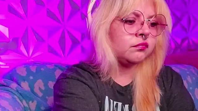 Satyn doll online show from October 19, 10:10 pm