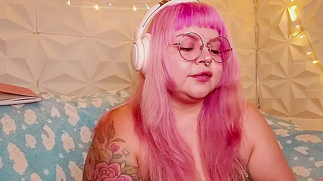 Snapshot of Satyn_doll chatting on May 23, 1:33 am Satyn doll online show from May 23, 1:33 am
