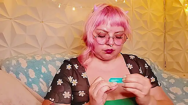 Snapshot of Satyn_doll chatting on May 28, 1:36 am Satyn doll online show from May 28, 1:36 am