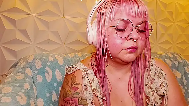 Snapshot of Satyn_doll chatting on May 31, 10:11 pm Satyn doll online show from May 31, 10:11 pm