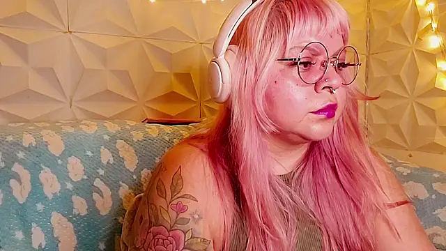 Snapshot of Satyn_doll chatting on June 2, 12:23 am Satyn doll online show from June 2, 12:23 am