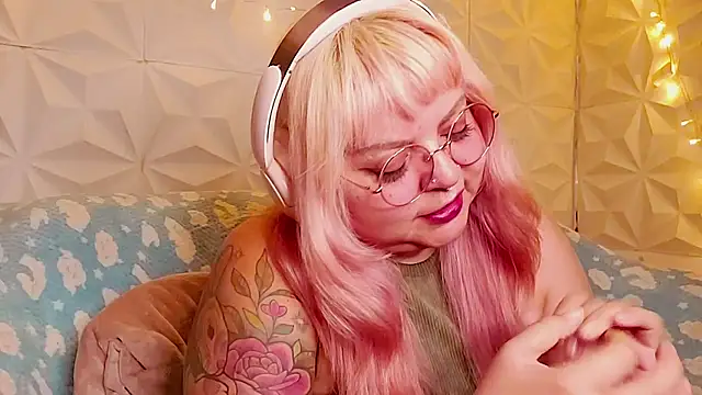 Snapshot of Satyn_doll chatting on June 10, 11:35 pm Satyn doll online show from June 10, 11:35 pm