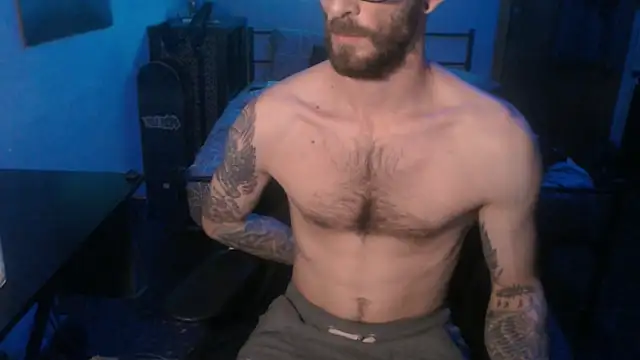 SexxxyLouis online show from January 6, 9:00 pm