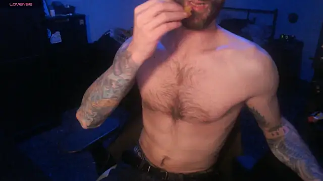 Snapshot of SexxxyLouis chatting on October 3, 6:27 pm SexxxyLouis online show from October 3, 6:27 pm