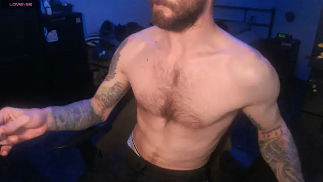 Snapshot of SexxxyLouis chatting on October 21, 9:32 am SexxxyLouis online show from October 21, 9:32 am