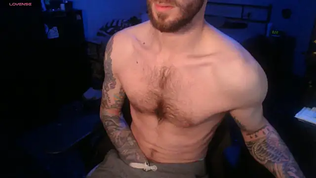 Snapshot of SexxxyLouis chatting on November 2, 9:00 am SexxxyLouis online show from November 2, 9:00 am