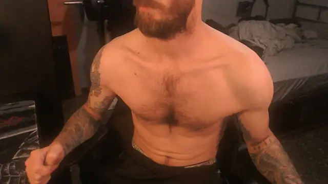 SexxxyLouis online show from May 6, 7:13 am