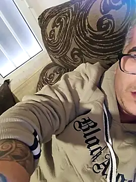 Snapshot of Alex3009 chatting on February 19, 10:55 am Alex3009 online show from February 19, 10:55 am