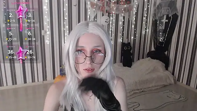  Hanna Moon  online show from October 31, 1:12 pm