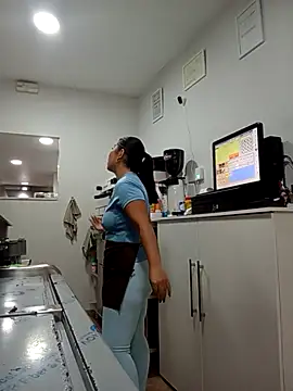 Snapshot of little_susie chatting on October 27, 9:13 am little susie online show from October 27, 9:13 am