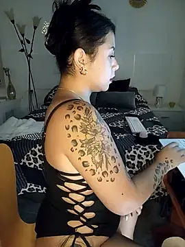 Snapshot of little_susie chatting on November 19, 9:20 am little susie online show from November 19, 9:20 am