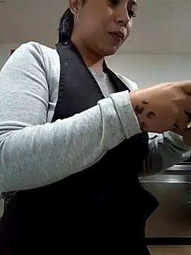 Snapshot of little_susie chatting on December 23, 10:13 am little susie online show from December 23, 10:13 am