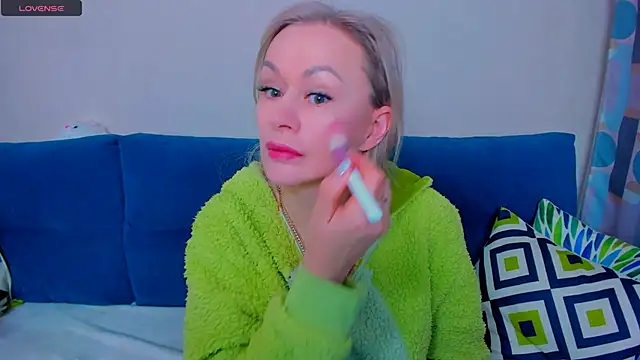 EllenMoore online show from September 26, 3:10 am