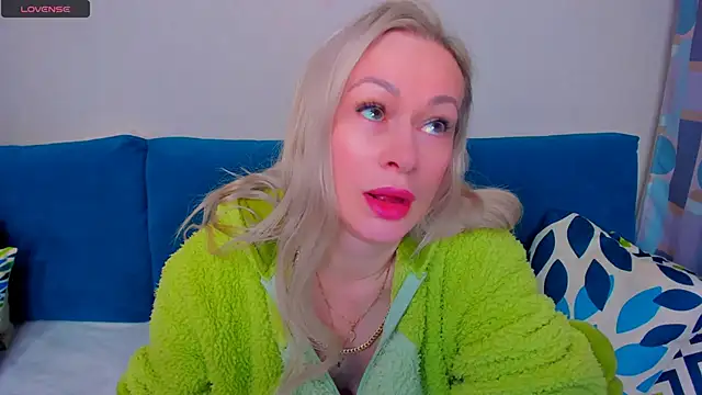 EllenMoore online show from October 4, 3:04 am