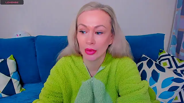 EllenMoore online show from October 7, 3:04 am