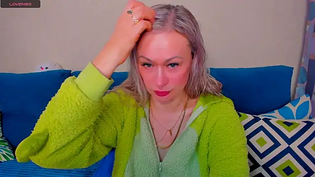 EllenMoore online show from October 19, 3:07 am