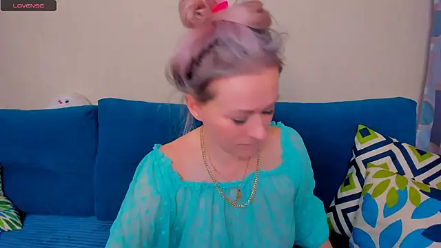 EllenMoore online show from October 22, 4:24 am