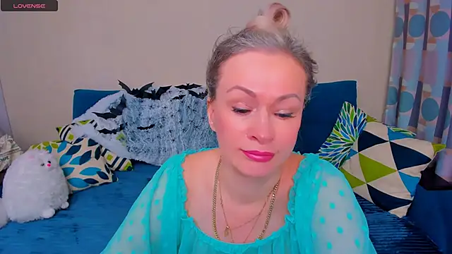 EllenMoore online show from October 29, 3:09 am