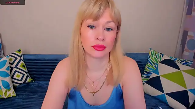 EllenMoore online show from May 8, 3:12 am