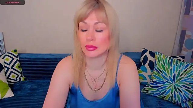 EllenMoore online show from May 9, 3:12 am