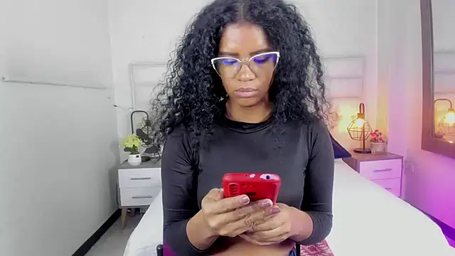 Ellie Alves online show from February 7, 2:15 pm