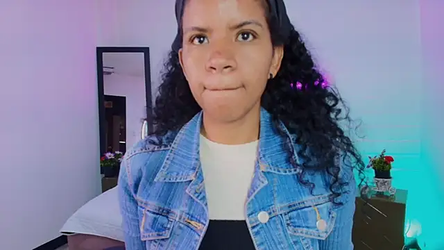 Ellie Alves online show from September 23, 1:36 pm