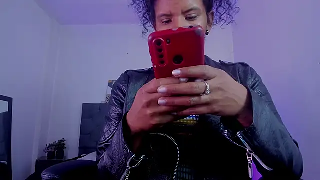 Ellie Alves online show from November 10, 1:43 pm