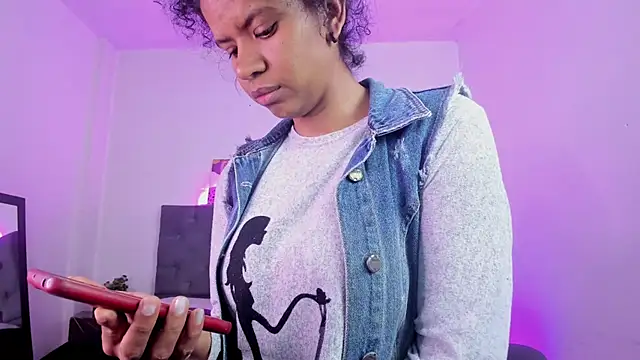 Ellie Alves online show from November 11, 1:33 pm