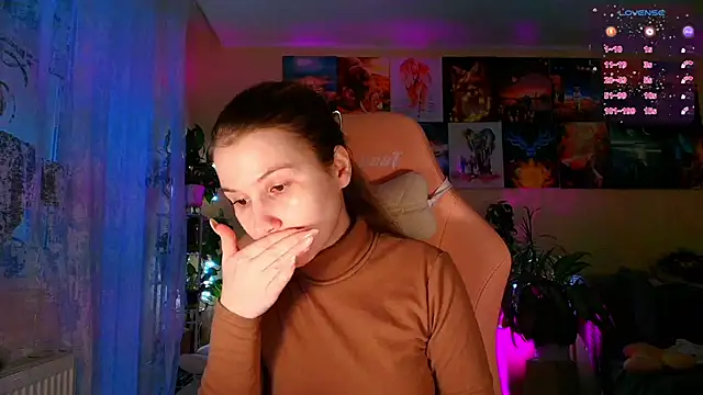 Snapshot of GoodWitch_ chatting on January 8, 7:32 am GoodWitch online show from January 8, 7:32 am