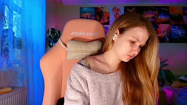 Snapshot of GoodWitch_ chatting on January 19, 9:57 am GoodWitch online show from January 19, 9:57 am