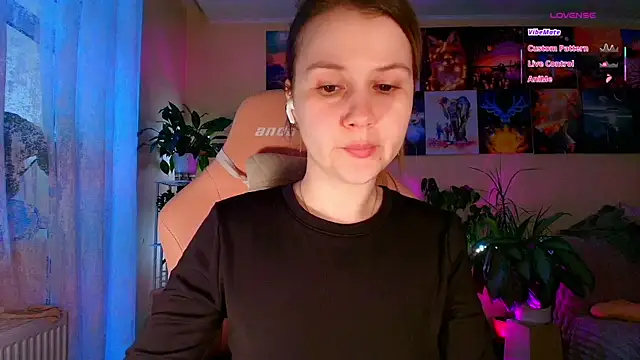 Snapshot of GoodWitch_ chatting on February 12, 7:58 am GoodWitch online show from February 12, 7:58 am