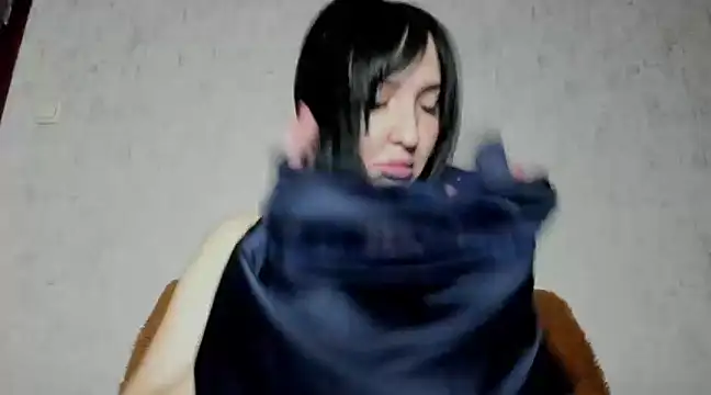 MissGulia online show from January 14, 1:49 pm
