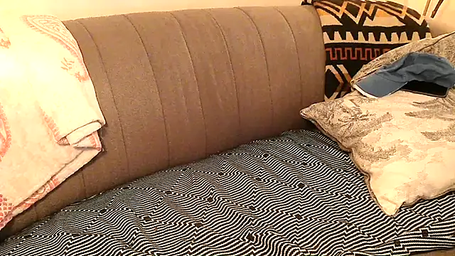 Snapshot of hrnyboy1978 chatting on February 20, 10:48 pm hrnyboy1978 online show from February 20, 10:48 pm