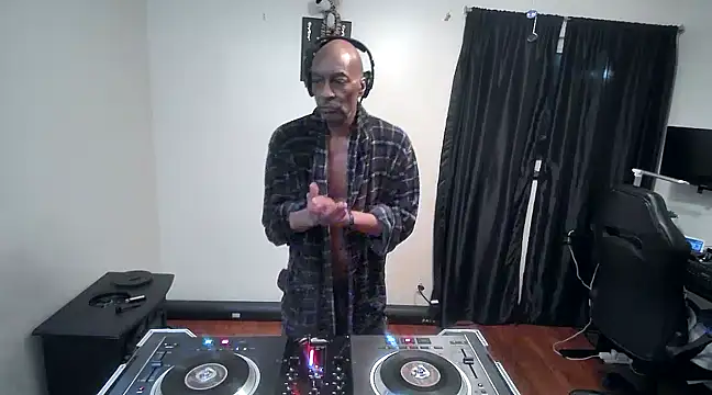 longdick4you8686 online show from January 7, 12:13 am