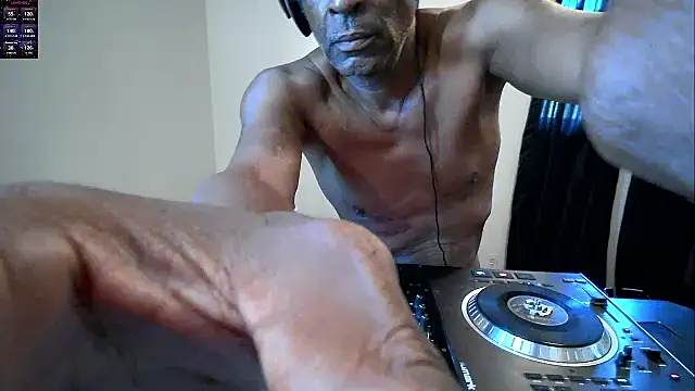 longdick4you8686 online show from September 12, 9:59 pm