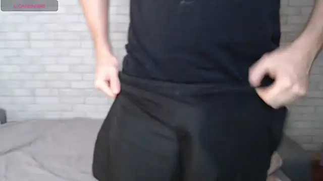 Snapshot of Alexxx_horny chatting on November 28, 5:04 pm Alexxx horny online show from November 28, 5:04 pm