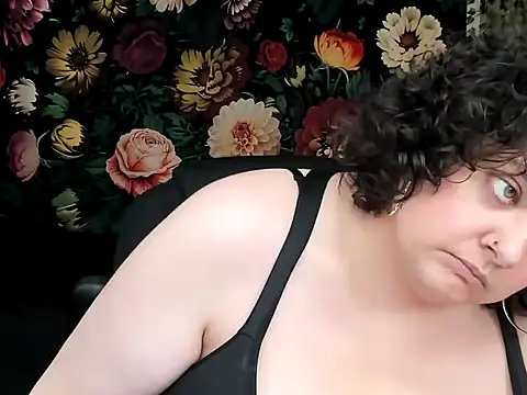 Snapshot of Exotic-Melons chatting on May 22, 9:53 pm Exotic-Melons online show from May 22, 9:53 pm