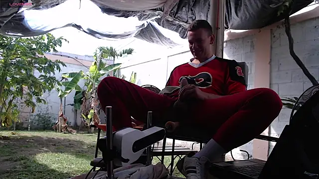 Snapshot of simon_and_david chatting on March 11, 2:07 pm simon and david online show from March 11, 2:07 pm