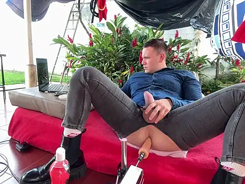 Snapshot of simon_and_david chatting on September 8, 8:41 pm simon and david online show from September 8, 8:41 pm