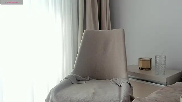 Snapshot of VickyStonee chatting on May 3, 8:42 am VickyStonee online show from May 3, 8:42 am