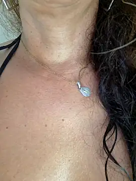 YOURSDEBORA online show from November 14, 7:45 pm